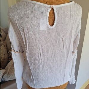 Chic White Blouse with Embroidered Accents